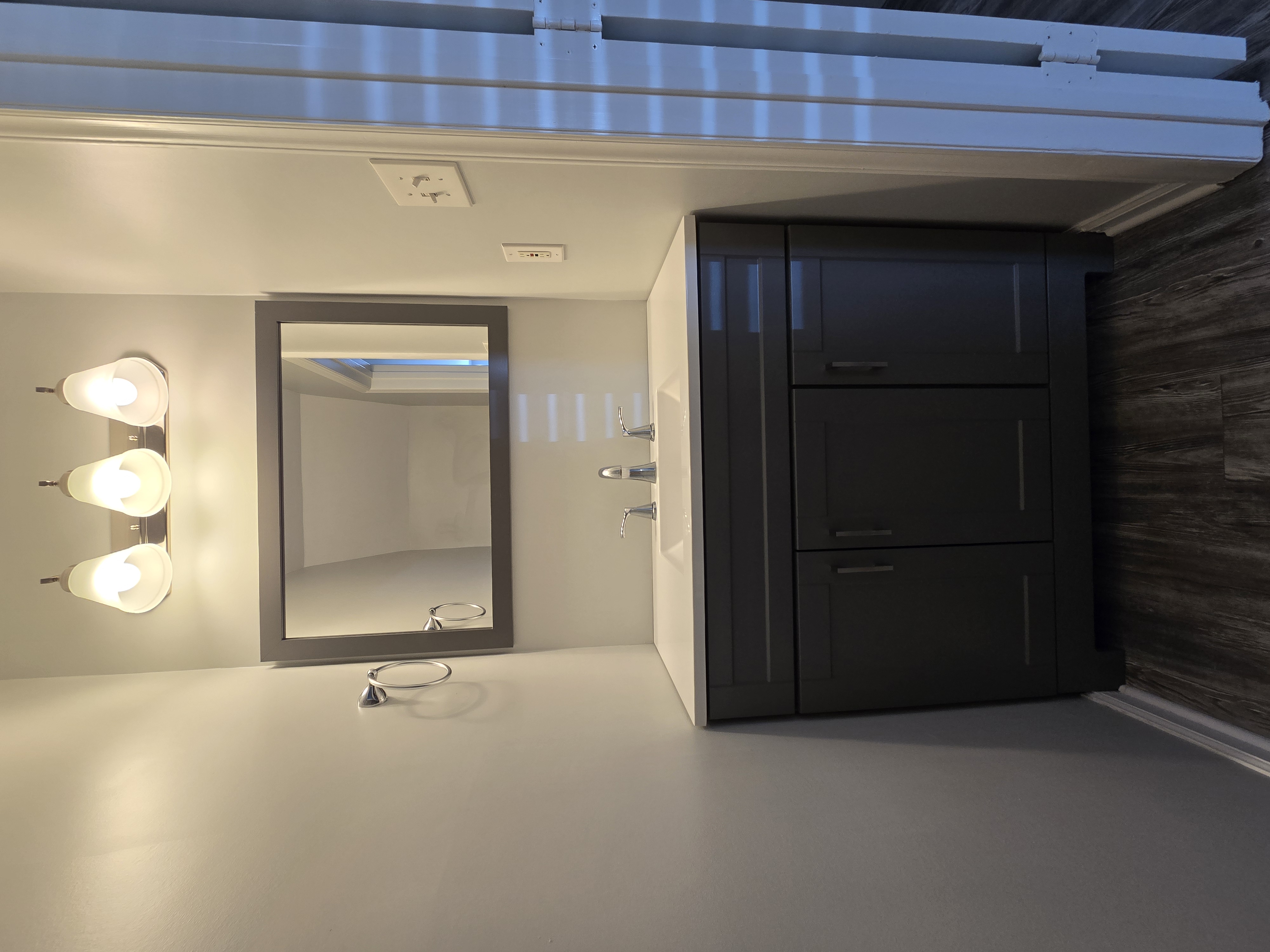 6 Justin Court bathroom